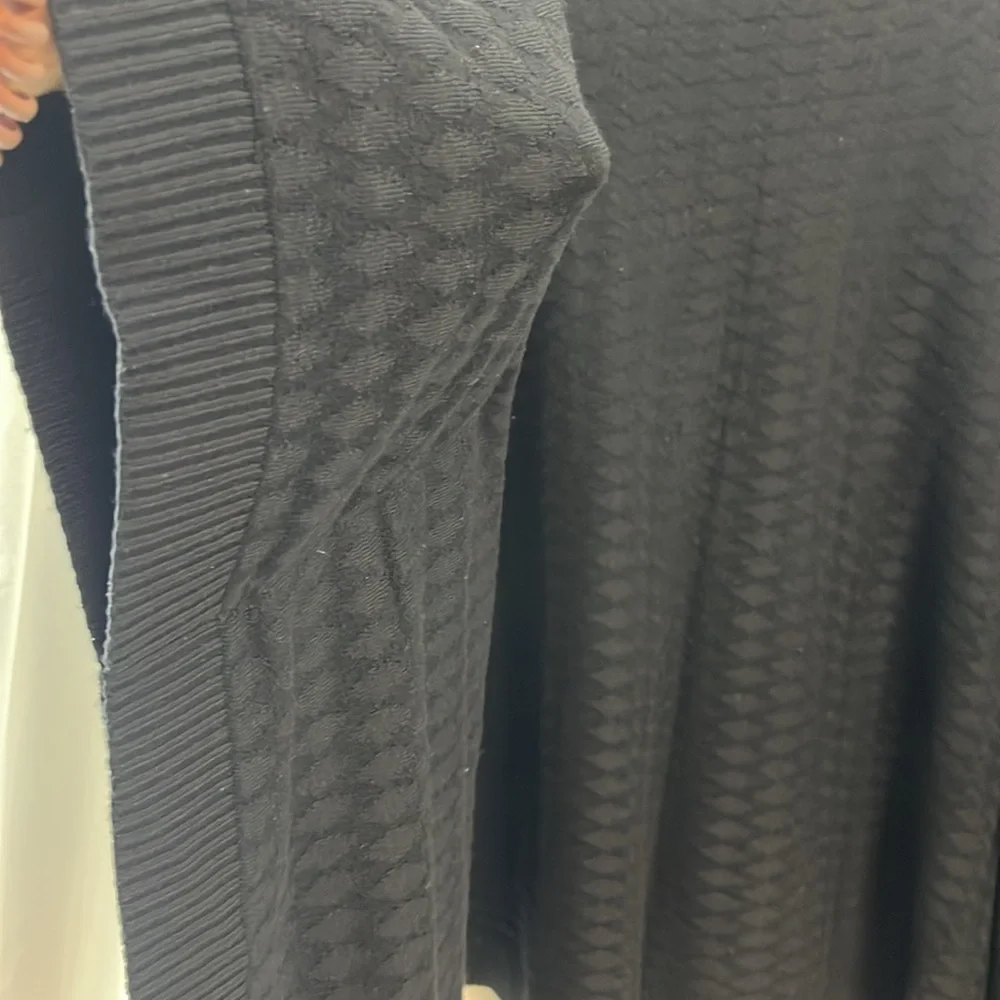 Lululemon Divinity Poncho Scarf Woven, Black, One Size. Chic Workout Coverup